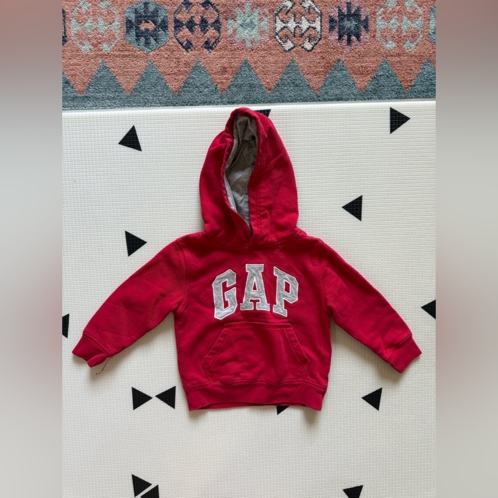 GAP|Baby gender neutral,toddler hoodie sweater in Vibrant Red with GAP letters•